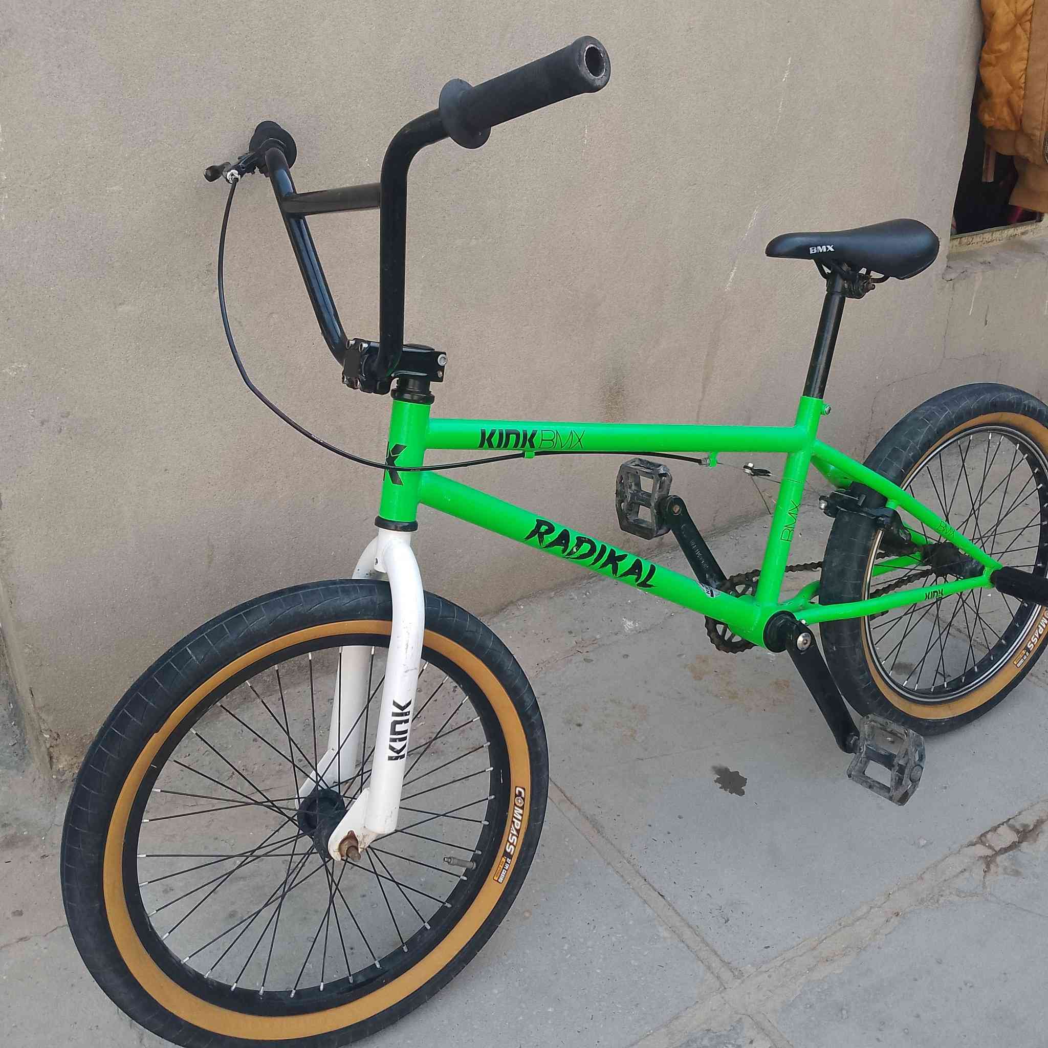 سلام عليكم بيسكل ابولحركات نضيف للبيع ٩٠وبي مجال


**إذا كنت صاحب هذا الإعلان وتريد حذفه لأي سبب، رجاءا أرسل رسالة إلى الدعم الفني**