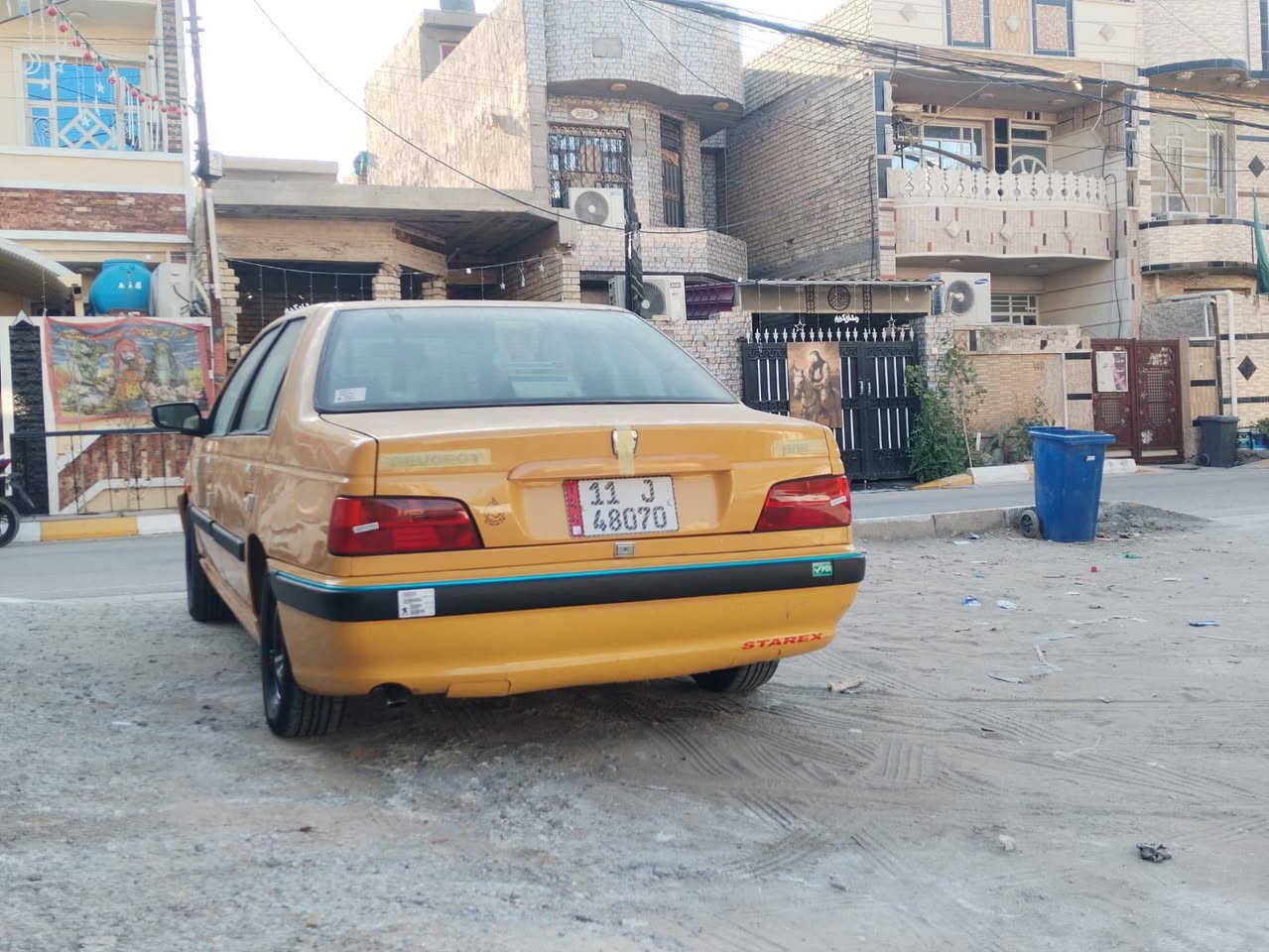 سلام عليكم 
بيجو بارص 2015 
سياره جديده خير من الله مناقصها شي 
جاهزه بوجهك للشارع مصفره هيه وغرامات 
مكان سياره بغداد الحسينيه سعر 45وبيها مجال بصيط رقم ***********
