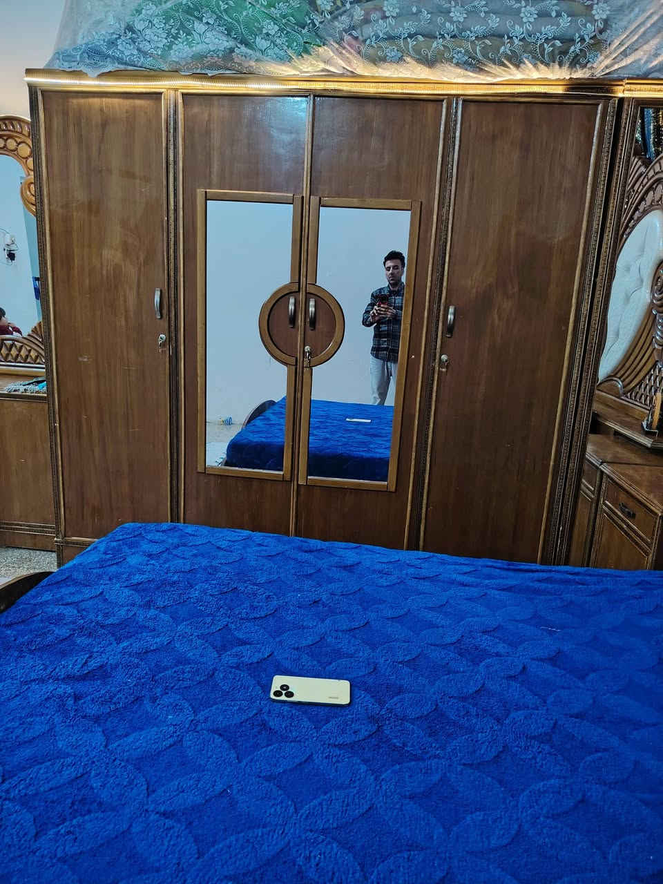 السلام عليكم غرفه اخشاب صاج عراقي تزكام السعر٧٠٠وبيها مجال مكاني بغداد الشعب شارع الصحه محكمه الشعب ***********
