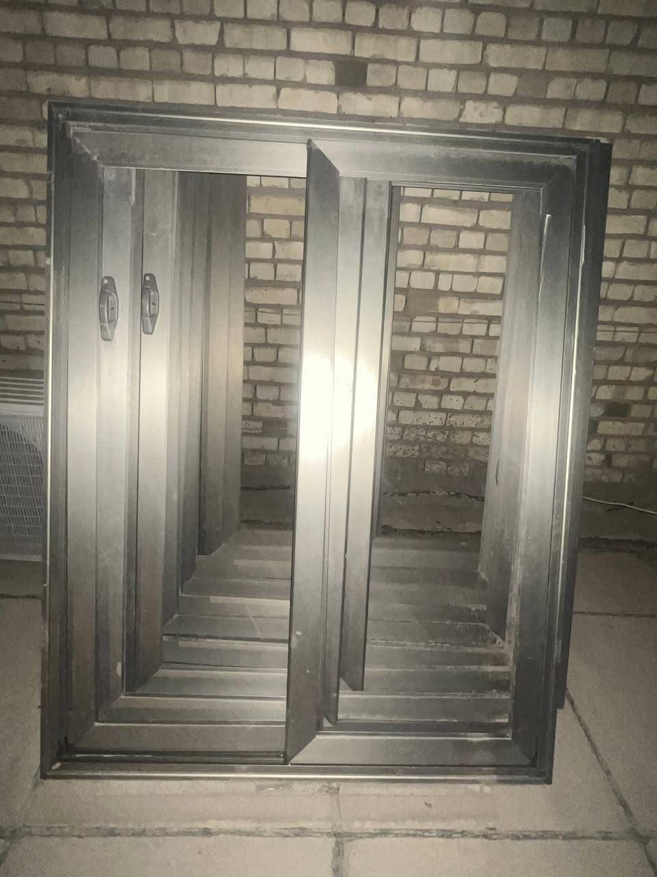 السلام عليكم 
شبابيك المنيوم سلايد تركي الثقيل درجه اولى للبيع 
جديد مامستعمل سبب البيع خطا بالقياس سعرهن جدا مناسب القياسات المتوفره
140سم *140سم عدد8
175سم*175سم عدد10 
شغلهن درجه اولى الله شاهد مكانهن بغداد
للاستفسار خاص او واتساب***********
