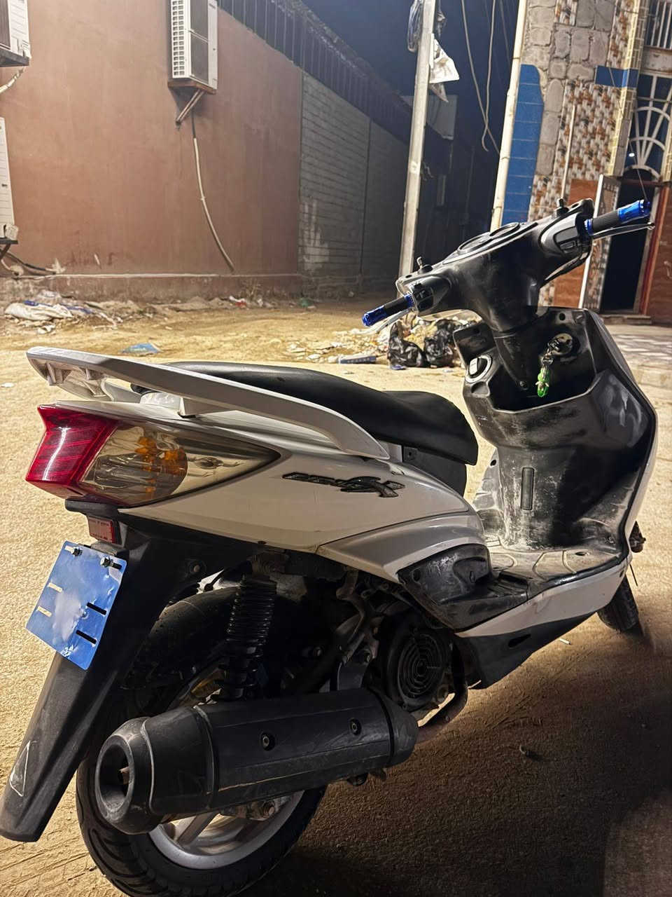 سلام عليكم دراجه سكنس فحل الشكل القديم ياباني قبق نفخ دراجه بلاديه ماشيه 60 الف مال رمبه نكره سلف اب اي وقت السعر 750 الف و بيه مجال العنوان باب طوريج  متواجد خاص و على هذه الرقم 7754244953
