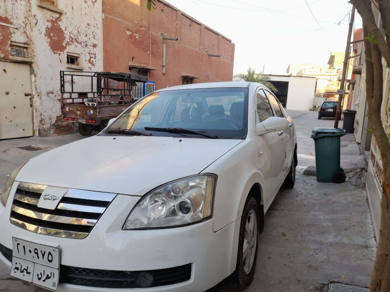 شيري A5
سلام عليكم 
شيري A5
سياره حيل نضيفه كلشي من شركة سياره يمنا
 موديل 2013 كير اوتوماتيك
 ماشية 107 كم حقيقي
سياره بدون صبغ فقط اكو شخط مكانين حيل بسيط 
سعر مطلوب ٦٠ ورقه بيها مجال بسيط 
للتواصل او استفسار على رقم /
 *********** 
تحياتي...
