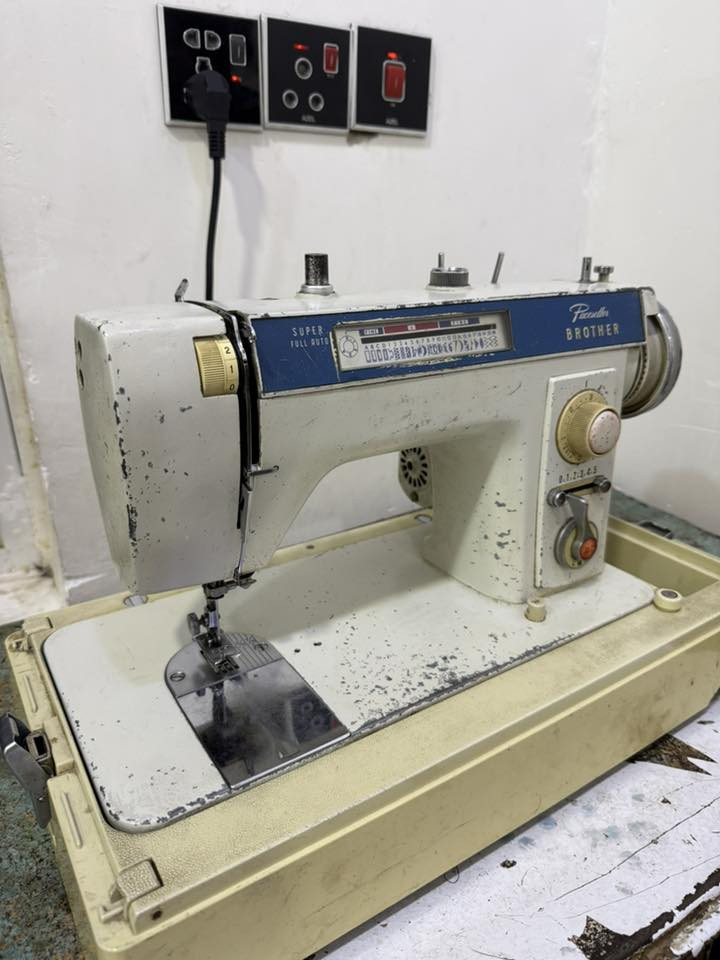 مكينه خياطه للبيع مكاني بابل النيل فقط خلل تكطع خيط باقي مكفوله ***********
