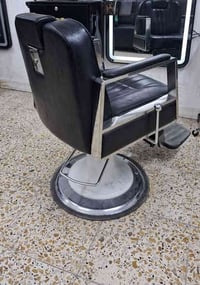 كراسي حلاقة ٣ للبيع  نضيفات جدآ استعمال شهر واحد بغداد العبيدي 0778004...