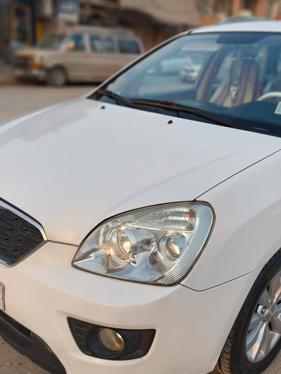 للبيع كيا كارنز موديل 2012🧑‍🧑‍🧒‍🧒 7 راكب للون ابيض مكينه 2000 فول مواصفات تحكم استيرن جهتين شاشه كاميرا 4 دسك فتحه تبريد قطعتين شغال تدفئه شغاله السياره مكفوله من الصبغ رقم قادسيه مميز بسمي ماشيه 134 حقيقي السياره حلوه ومامتعوبه ابد السعر 138 وبيه مجال  للطيبين مكان السيارة الكوفه ناحبة العباسية اي استفسار اتصل على هذا الرقم ***********
