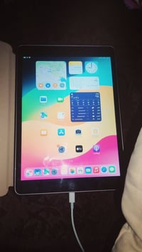 ايباد 9 ذاكره ٦٤ ايباد بعده جديد كله كفاله السعر 300 قفل المو شراي لا ...