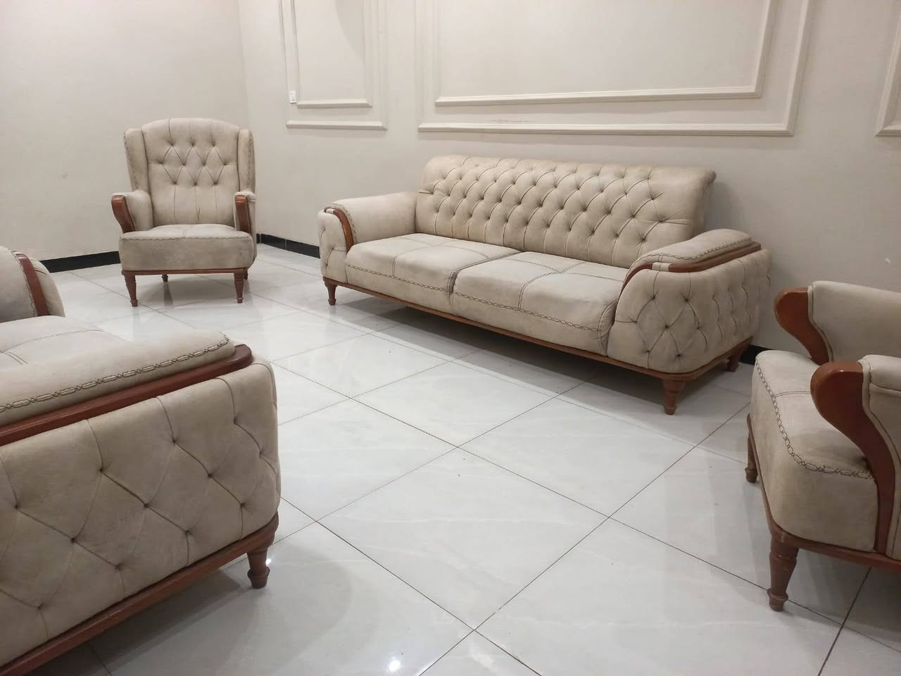 تخم تركي 7 مقاعد جيستر دير فريم ارجل زان قماش وتر بروف سفج بولستر طبي نضيف جدا مبي اي ضرر اخو جديد  سعر... 400 وبي مجال بسيط


**إذا كنت صاحب هذا الإعلان وتريد حذفه لأي سبب، رجاءا أرسل رسالة إلى الدعم الفني**