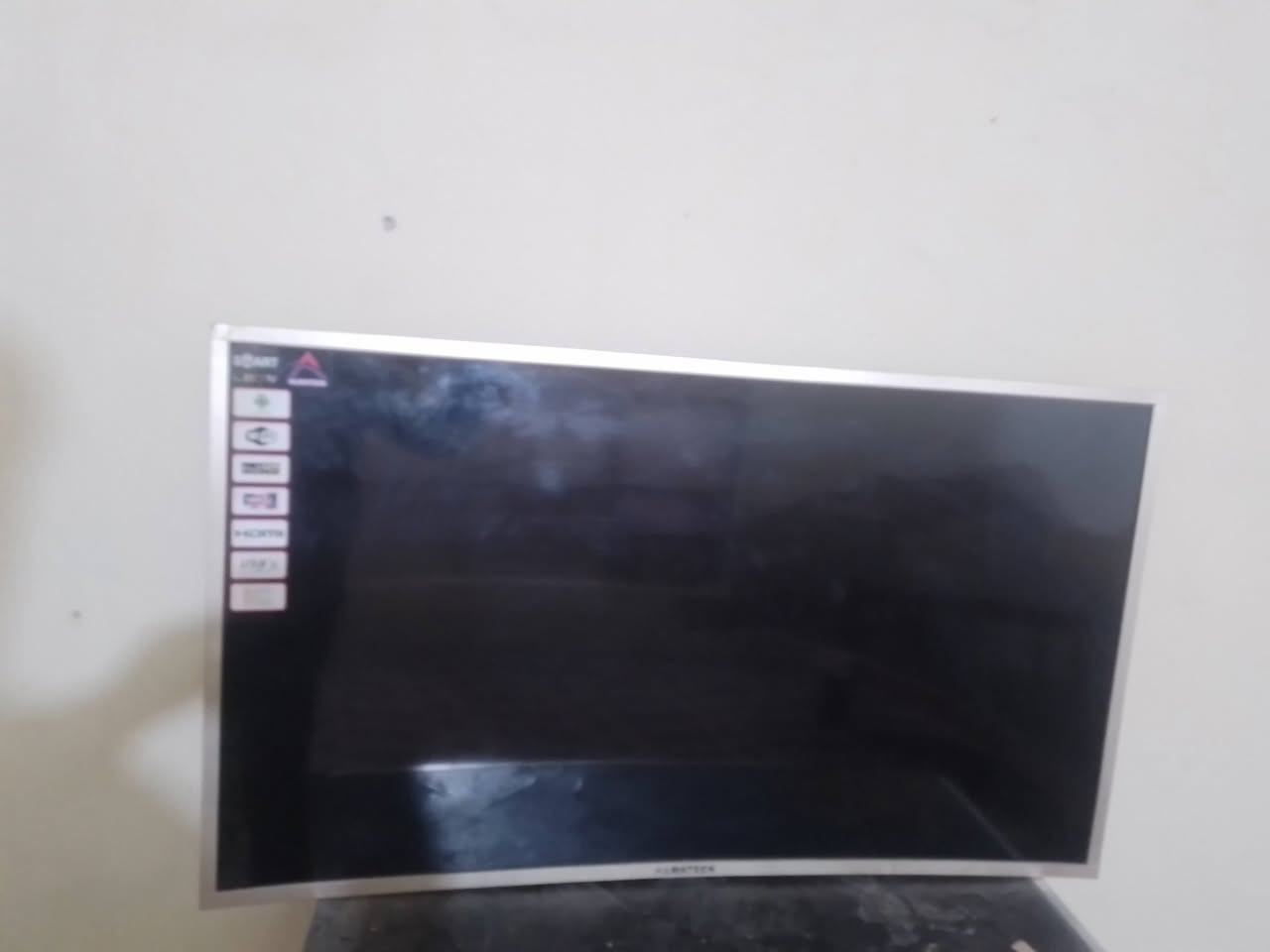 بلازمه حجم 43 المتين باب اول بيهه انترنيت فقط بس عوزه لدات غير هاذه شي مابيهة السعر 200الف وبيها مجال قليل اتصال على رقم ***********
