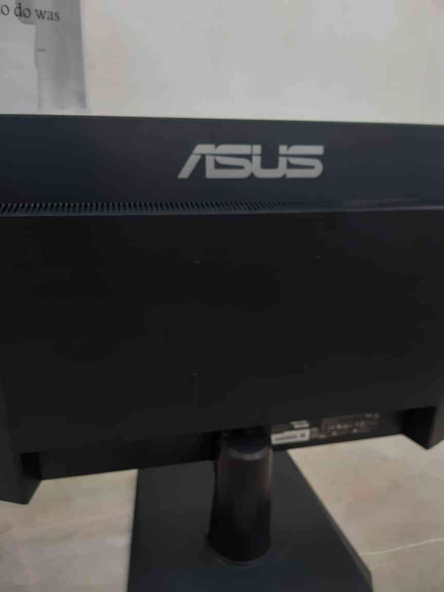 السلام عليكم
سيت اب كامل كيس وشاشتين وميز وكيبورد وماوس وسماعات ويوبي اس وماوس باد
✅ مواصفات الجهاز | PC Specs:
المعالج | CPU: Intel Core i3-10100 (4 أنوية / 8 مسارات – أداء ممتاز)

كرت الشاشة | GPU: NVIDIA GTX 1060 OC 6GB (يشغل ألعاب كثيرة بسلاسة على 1080p)

الرام | RAM: 16GB DDR4 بسرعة 3200MHz

اللوحة الأم | Motherboard: H510M

التخزين | Storage: 2×256GB SSD +hdd. 4t – سرعة في التشغيل والتحميل)

مزود الطاقة | PSU: 500W قوي وثابت

🖥️ الشاشات | Monitors:
ASUS: شاشة 24 ips 1ms
 بوصة – 1080p 100Hz (مثالية للألعاب)

BenQ: شاشة – 1024p 75(ممتازة كـ شاشة ثانوية)

⌨️ الإكسسوارات | Accessories:
كيبورد | Keyboard: Redragon K552 ميكانيكي RGB

ماوس | Mouse: Redragon M712 RGB

سماعة | Headset: Xtrike Me RGB للألعاب

ماوس باد | Mousepad: متوفرة

UPS: 1500VA مع بطاريتين – يحمي من انقطاع الكهرباء

الطاولة | Desk: موجودة ومجانية مع الجهاز

كامل الكيس بس نقص الجامة
عنواني 
كربلاء
السعر قفل 
600
***********
