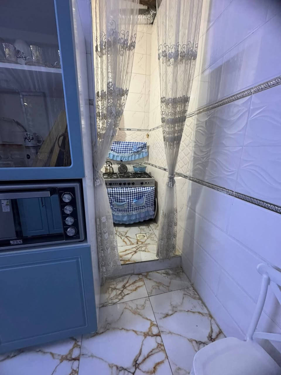 السلام عليكم….
بيت في بغداد 
الاستكشافات ١٨٠ متر ب شارع الملعب بناء حديث غرفتين وصاله ومطبخ حار وبارد واستقبال 
السقف صب مسلح 
مي ومجاري وكهرباء وطنيه وسحب مولده امبيريه
للاستفسار هذا الرقم واتساب او رصيد
***********
