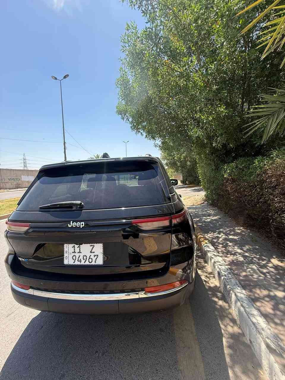 يالله
السلام عليكم 
جيب كراند شيروكي 4XE 2024 وارد امريكي 5 راكب 
حجم المكينه : 2000  تيربو + هايبرد + بلك إن 
المسافة المقطوعة :41مايل 
 الضرر : بدون ايرباك
البنيد فقط على كد شبر مصلح بارد 
وبالباب رصعه صغيره متبين
 بدون اي تبديل او صبغ
باقي مكفول 
#مواصفاتها
بنورما قطعتين
3 شاشات
بصمه
تشغيل عن بعد
دمام خلفي
كشنات جلد
كشن السايق ميمري
كشنات كهرباء
صندوك كهرباء
حساسات خلفيه
قطعتين تبريد 
اشاير بالمري
رادار امامي
رادارات 360
ثلاث وضعيات قياده
كير ماوس
نظام منحدرات
هيترات بالكشنات 
ويل كب كروم
لايتات لد
بكلايت لد
كشافات
بصمة ابواب
السعر :320 وبيها مجال 
التواصل :***********
‭***********‬
متوفر واتساب
السيارة باسمي تحويل ثاني يوم 
مكان : بغداد نفق الشرطة حي حطين
