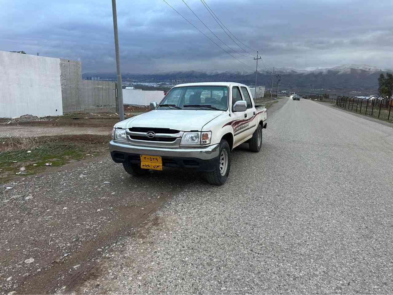 شوين سليماني 
***********
بيكاب دير
گيرو مه كينه ئه كسل به شه رتي ١٠ فيته ر ته قه و ره قه گه رمي ته بريد به شه رت جوار تايه لو كي له ژيردايه كاره باي كامل مه زبوته بوياخي نيه سه نه وي به سه ر جوه به شه رتي ته حويل خرامه براوه سه ياركي زور بي مسروفو توندو توله ٤٩ كه لا مه عا مه ليكي برايانه السليمانية, العراق
