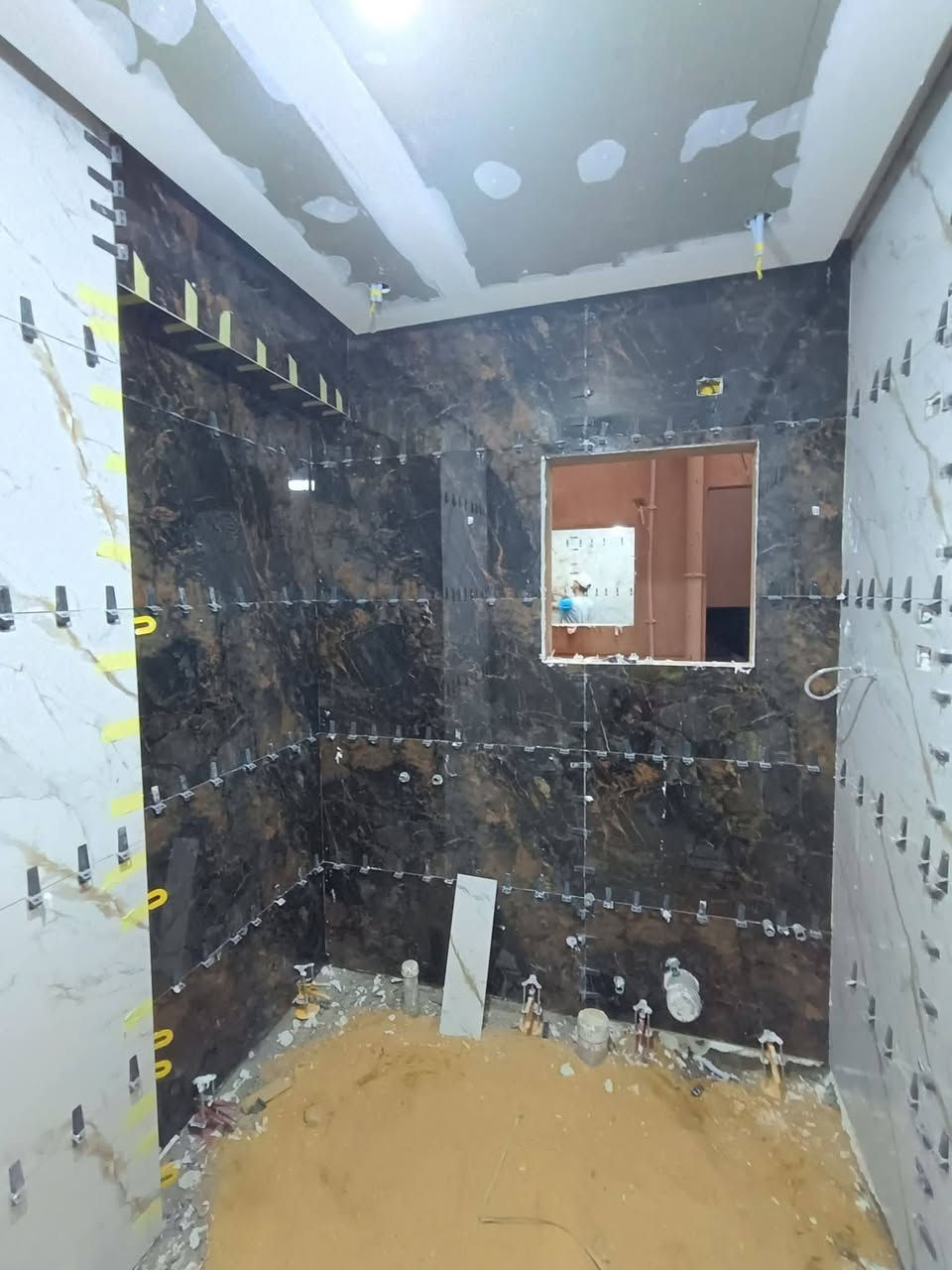 الســــلام عليـــكـــم                        زبـــائــنــنــا الكـــرامــ     التصميم والابداع والخامات ذات الجودة العالية هو مايميز منتجاتنا تأتيكم من الشركات  الرائدة في مجال السيراميك والبورسلين والرخام والأحجار تم وصول تشكيلة كبيرة وجديدة من البورسلين هندي   قياس 120x60   تناسب جميع الأذواق هذا المنشور  لمن يبحث عن التشطيب الراقي👍لمن يبحث عن البضاعة الاصلية المميزه 👍لمن يبحث عن احدث التصميمات الجديدة 👍لمن يبحث عن جودة البضاعة ودقة الالوان👍👍لأصحاب الذوق الرفيع 👌💯من اجلكم نجتهد لنقدم لكم تشكيلة متنوعة من احدث موديلات سيراميك الحمامات & سيراميك المطابخ & سيراميك الارضيات & البورسلين بمقاسات مختلفة & الارضيات الخارجية بمقاسات مختلفة & الواجهات الداخلية والخارجية ...👇🏻.         العنوان الاتي:
(كربلاء - حي البلديات - مقابل حي الوفاء - خلف المخازن)

للطلب او الاستفسار على الاسعار يرجى مراسلة الصفحة او الاتصال على الأرقام التالية :
📱#المعرض : ***********
📱المخزن.    :***********
📱#الإدارة :   ***********         https://www.facebook.com/share/p/bHiSZXpCwBKhwxR1/?mibextid=oFDknk    .
