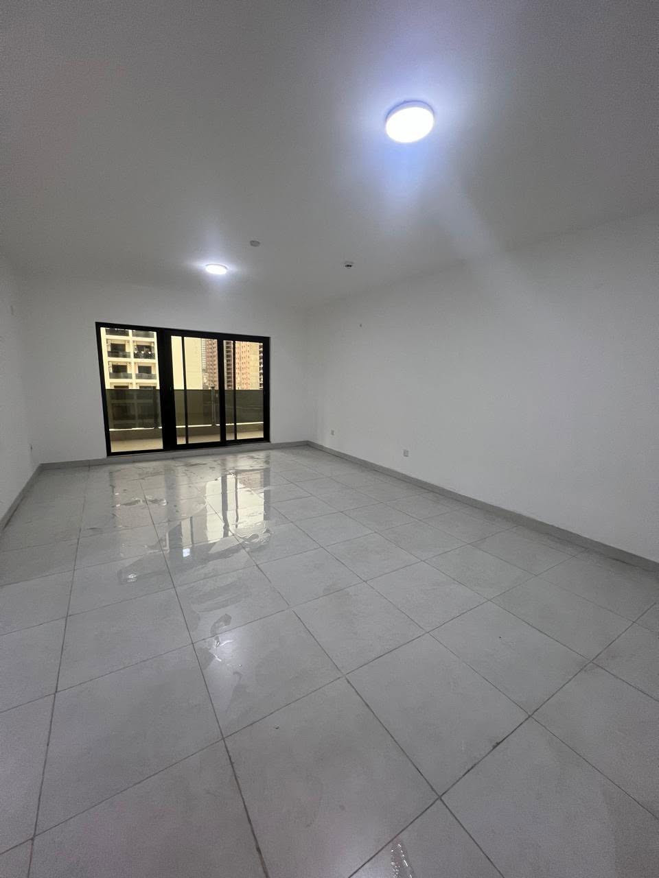 مجمع دار السلام السكني-الموقع: شارع مطار المثنى
المساحة: 205 م² (طابق وسطي)-3 غرف نوم من ضمنها واحده ماستر+ حمام ضيوف 
وحمام للعائلة 
الإطلالة:  على المول
 الشقة جديدة  وغير مسكونة سابقاً
 الإيجار: ،1.150.000 دينار شهرياً
***********
