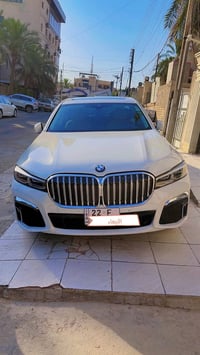 للبيع BMW 740iL باب طويل موديل 2022 بدي كت M   وارد امريكي موضح الضرر ...