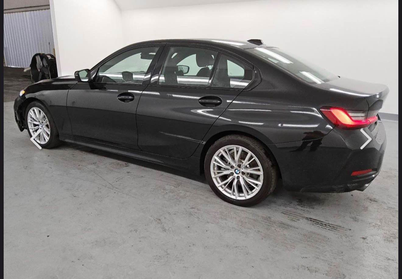 BMW 330i (( بانزين فقط )) المرغوب 
فول مواصفات فتحه وجلد وكراسي كهرباء 
(( كلين تايتل )) بدون حادث مكفوله وبدون صبغ ولا بارد ولا تبديل فقط كسر با دعاميه اجت من أمريكيه بدون ايرباك
السياره جديده جدا ماشيه 44 الف 
رقم بغداد باسمي عنواني منصور 
*********** 
سعر السياره 295 ورقه سعرها بلاش بغداد, العراق
