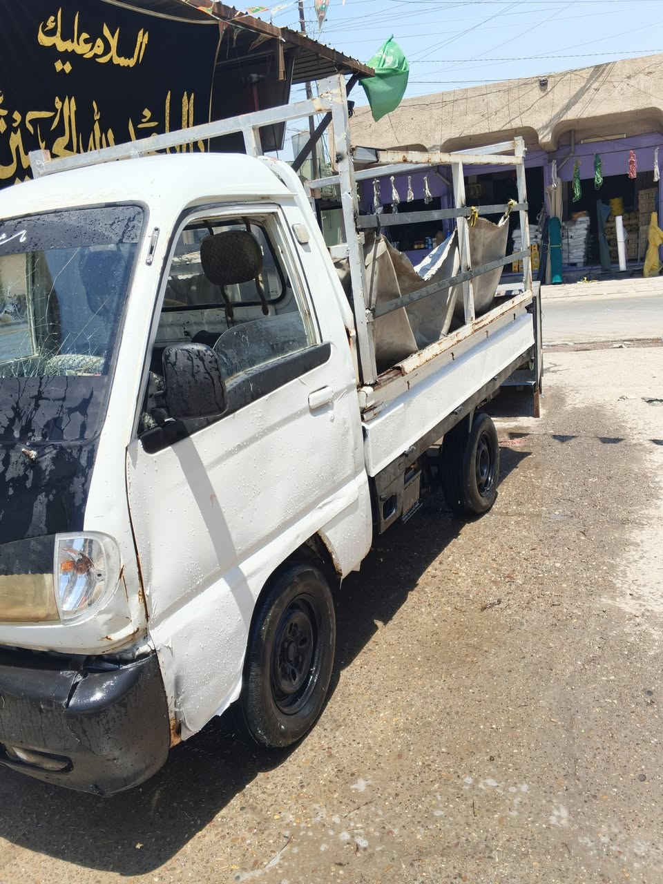سياره فاو للبيع بسعرمناسب مكفوله من محرك وكير سعرهه 1300 وبيه مجال الشراي يتصل ***********
