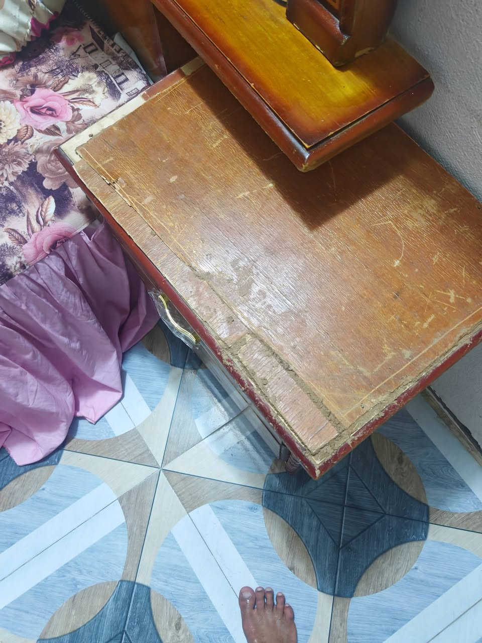 سلام عليكم غرفه نوم صاج عراقي عنواني ديالى شهربان حي المهدي سعر350 وبيه مجال بصيط ***********
