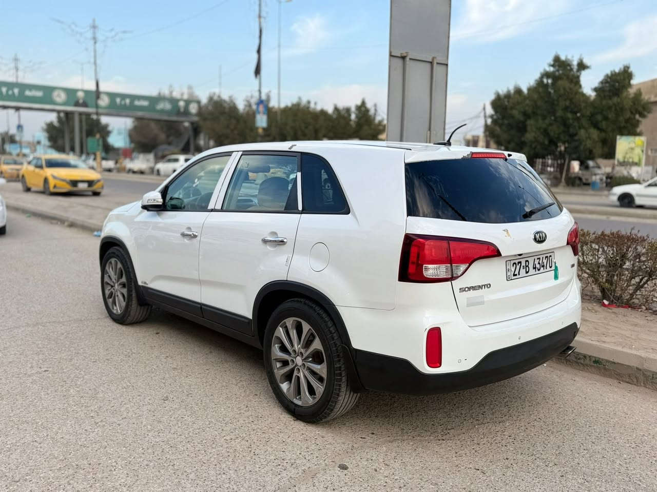 سلام عليكم سياره سورنتو 2015امريكي بيهه جاملغ او بنيد فقط
رقم جديد سياره جاهزه. من كلشي 
مكنيه كير حداده فول عده لبصمه مكينه ٤سلتدر كمله مال جناي. سياره سعرر133وبيهه مجال الستفسار. تتصال *********** مكان الساره السماوه المركز
