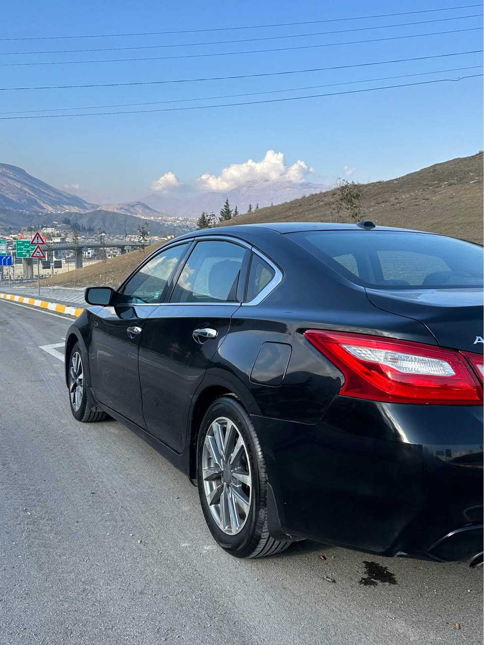 Nissan Altima 2017 sv 
ره نگي ره شي قتران 
١١٠ هه زار مايل روشتووه 
بي بوياغ 
٣ساردي هه يه 
بدنه و ليدراني نيه 
هنده ك ده نكه ته زره ي وردي هه يه 
سعري ١١٨$ كه ميك مجال 
*********** أربيل, العراق
