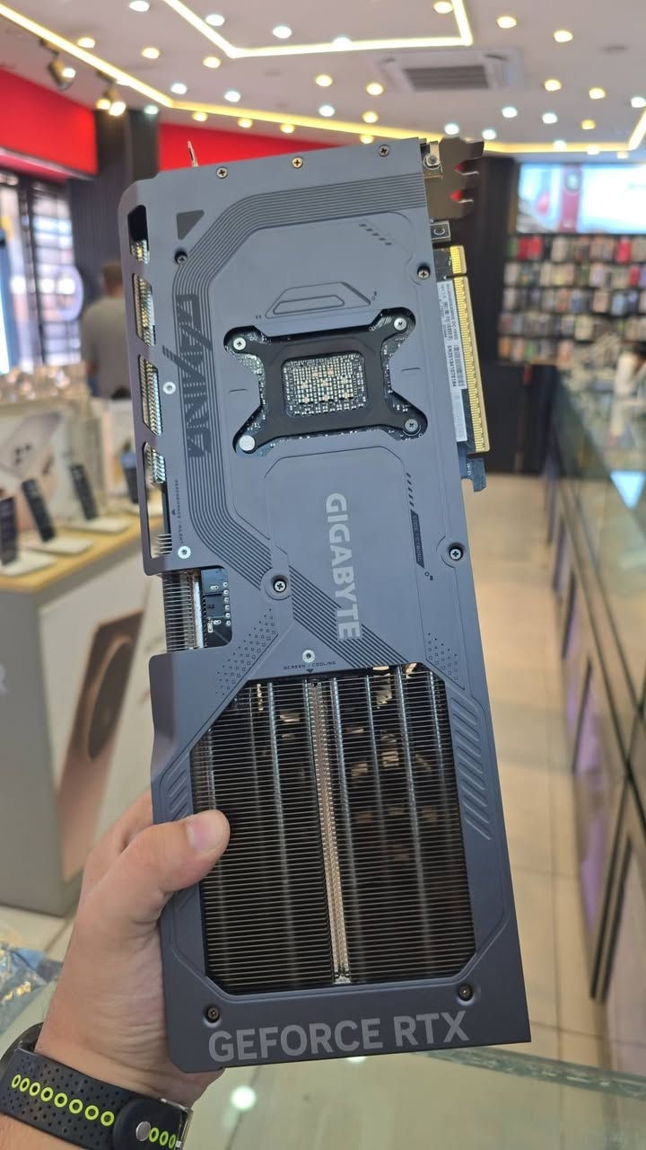 كرت شاشة RTX 5080 GIGABYTE GAMING OC مستعمل نضيف كل عالفحص بعده داخل الضمان
1،950،000 وبيه مجال بسيط مكاني بغداد تقاطع صليخ مجاور العيادة الشعبية 
***********
