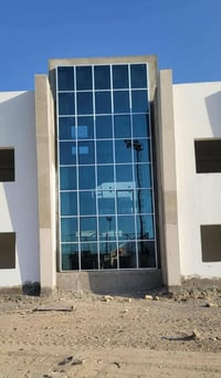 معمل برج الذهبي • كيرتن وول • ألمنيوم وزجاج