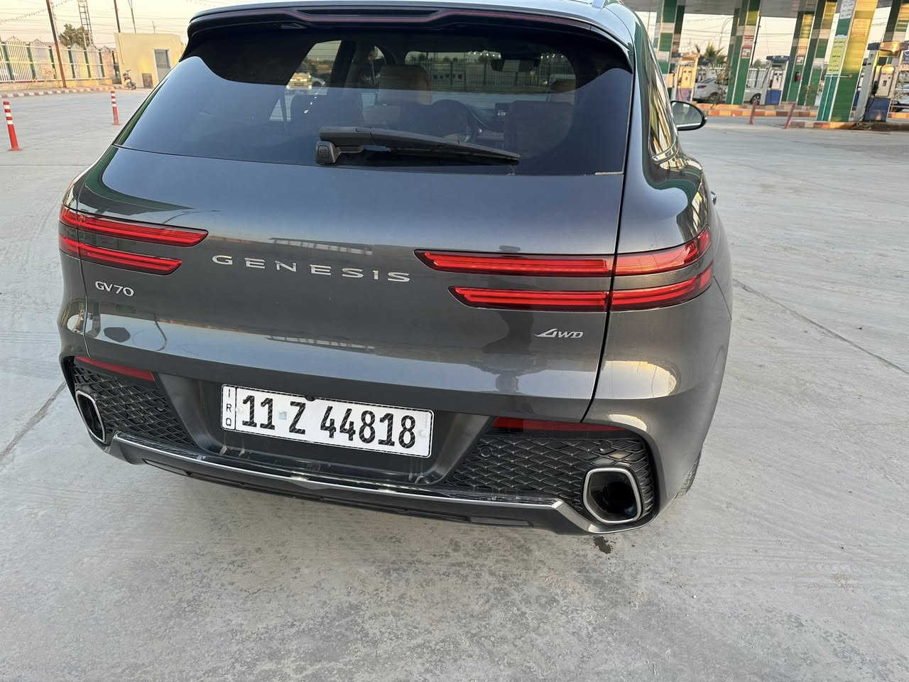 السلام عليكم
جينيسس موديل 2023  Gv70 
حجم المحرك 4 سلندر تيربو 
حادث السيارة جاملغ وباب فقط مبدلات نفس اللون 
بدون صبغ وبدون بارد 
ممشة السيارة 8000ميل 
رادارات 360 درجة 
داخل بيجي كشنات جلد 
كشنات تدفئة تبريد 
تشغيل عن بعد  
مكان السيارة بابل 
الهاتف ***********
