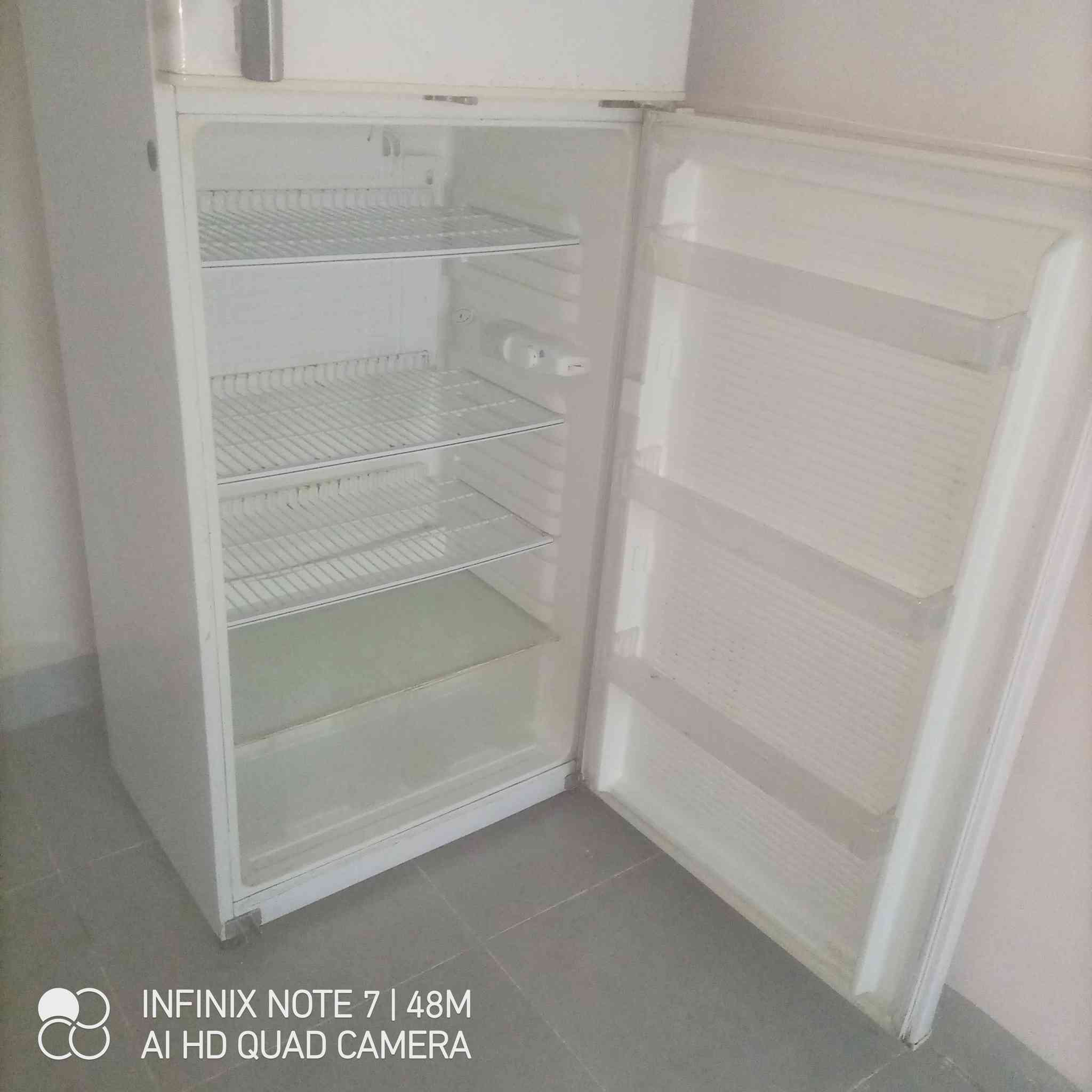 ثلاجه حجم جبير ١٨قدم بشرط تاخذها بلاديه ماواصله مصلح السعر١٥٠الف الاتصال***********
