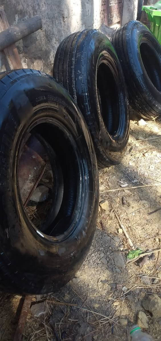 السلام عليكم تايرات ياباني نضيفات بمعنه الكلمه كتان ينشدن ع العنتر  سعر الزوج ٦٥/////عنوان نجف
 اتصال***********
