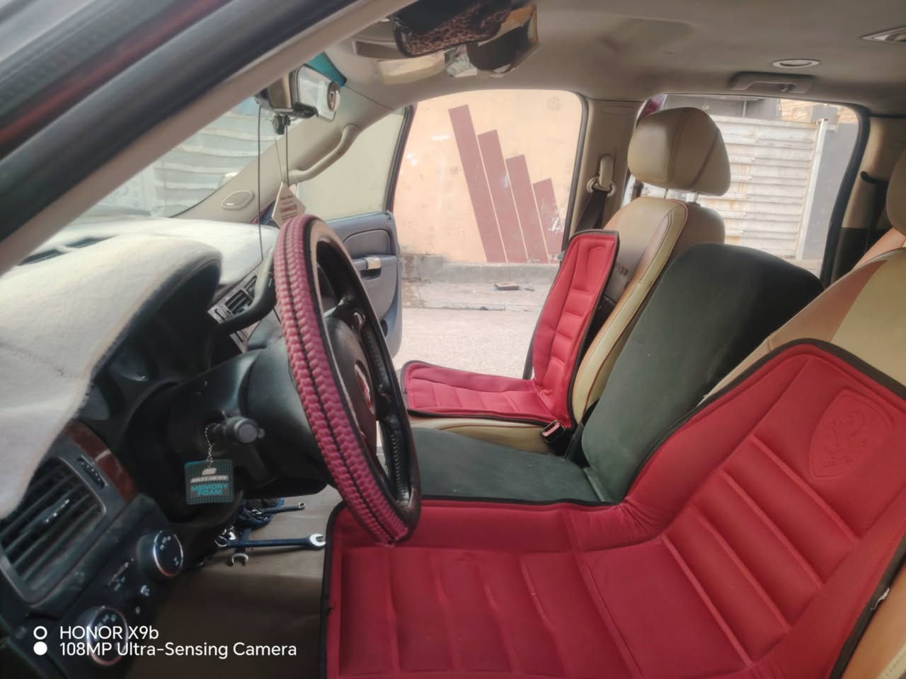 سلام عليكم ورحمة الله وبركاته اخوان سياره جاهزه أجره شوفر سوبر بان ٢٠١٠ سياره بسمي للبيع سعر ١٥٠ كير محرك وكسل كفاله او مراوس بخصوصي ***********
