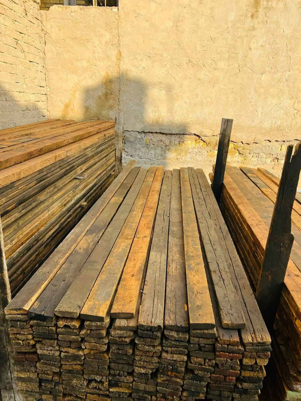 سلام عليكم قالب خشب للبيع العدد 14 مكعب بسعر مناسب الرقم ***********
