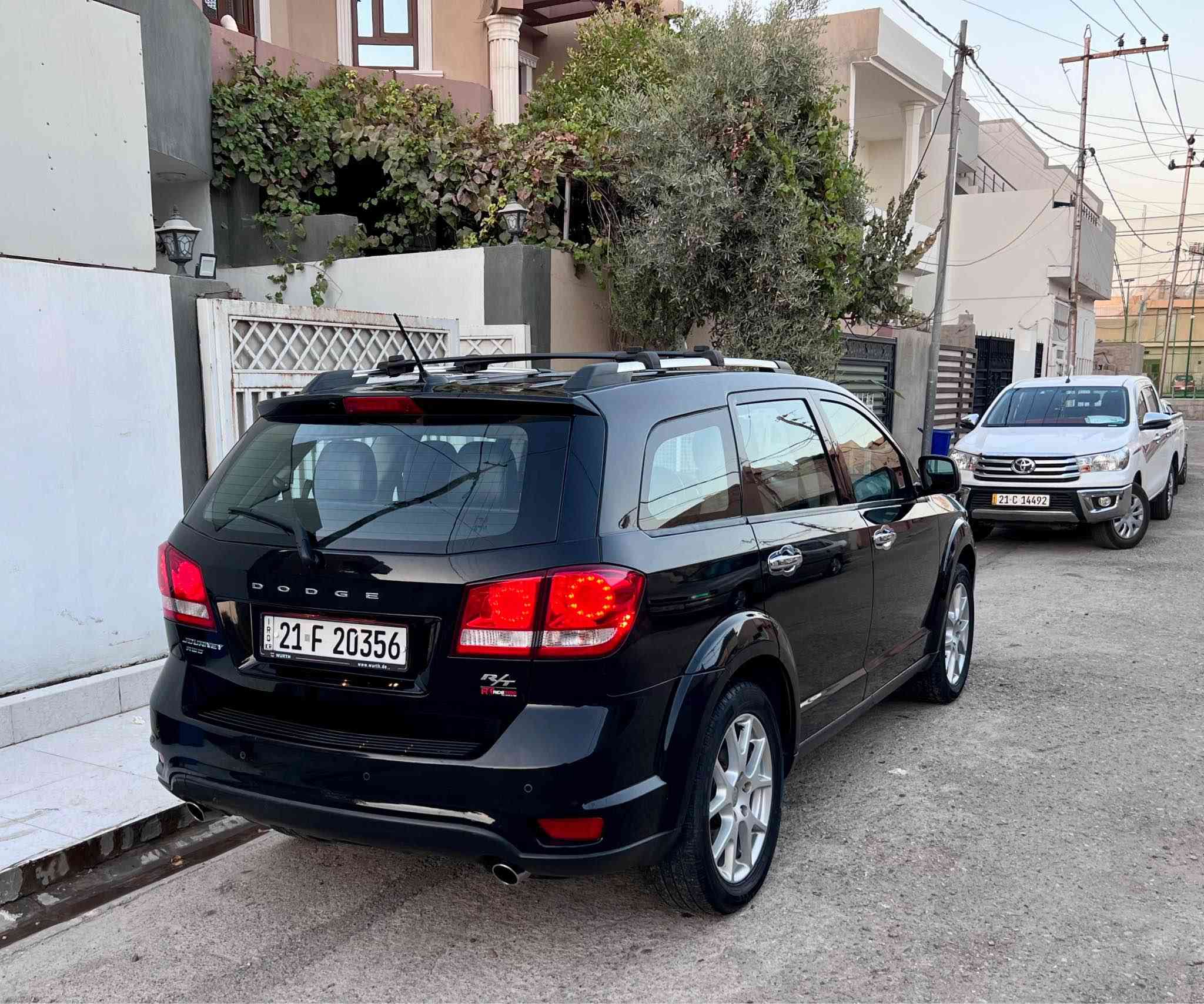 دوج جورنى  2016
فول مواصفات R/T 
AWD.  محرك V6  
ثلاث مقاعد تبريد 7 راكب
ابواب بصمه
 شغال
كشنات جلد وكهربائى و هيتر
ستيرن هيتر 
تحكم ستيرن تحديد سرعه 
مانع انزلاق 
  ويل كبير اربع دسكات

بونيت صبغ.     قطعتين كلير امريكا(باب وجاملغ خلفى )
بدون دواخل       ايرباكات كله سليم

كير ومحرك بشرط مامفتوح
ماشي 180الف

رقم وسنويه جديد وبأسمى
سعر ١٣٥
***********
*********** كركوك, العراق
