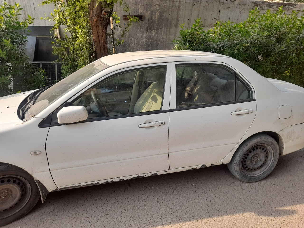 السلام عليكم
لبيع لانسر ٢٠١١ مال شركه العامه 
سياره الكشر يرادله ترتيب داخله حلوه 
السياره مكانه بغداد اليرموك وهذا رقمي ***********
السعر المطلوب 70 وبيه مجال
