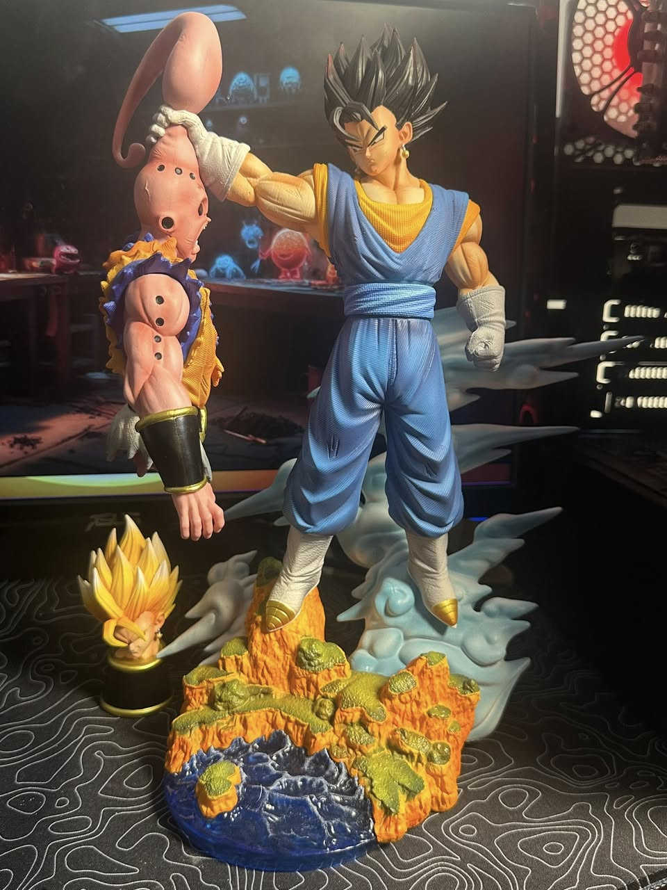 🔥 تحفة لعشّاق الأنمي! 🔥
مجسم احترافي يجسد لحظة أسطورية بين Vegito و Majin Buu من عالم Dragon Ball Z 💥  

📌 التفاصيل:  
✔️ الحجم: 30 سم  
✔️ الحالة: جديد 100%  
✔️ تصميم دقيق وعالي الجودة  
✔️ قاعدة عرض مميزة تضيف لمسة فخامة  

💰 السعر: 60,000  
🚚 توصيل متوفر لجميع المحافظات  

🎯 مناسب لهواة الجمع وعشاق دراغون بول  
💯 قطعة مميزة تستحق تكون في مجموعتك  

📩 للتواصل وطلب الشراء، راسلني


**إذا كنت صاحب هذا الإعلان وتريد حذفه لأي سبب، رجاءا أرسل رسالة إلى الدعم الفني**