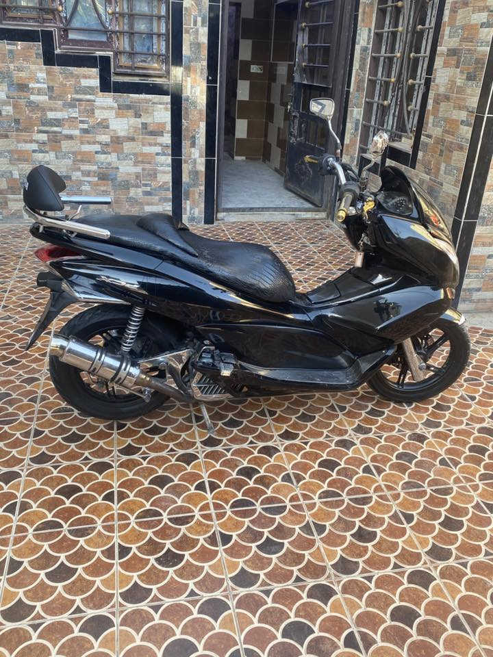 السلام عليكم للبيع دراجه pcx جيل الأول دراجه مال رمبه مديل 18 مآخذها رمبه عله أيدي مو بياع شراي حجم المكينه 150ياباني الأصلي دراجه ياباني الأصلي كامله من كلشي ستان كهربائي حساس ازدحام دراجه جديده بمعنه الكلمه ودراجه مزوده مال رمبه  وأحله امنل صوره دراجه مكينه وكهربأيان كفاله عامه اي نقص ما بيه السعر مليون و650 وبيه مجأل قليل اي استفسار ***********
