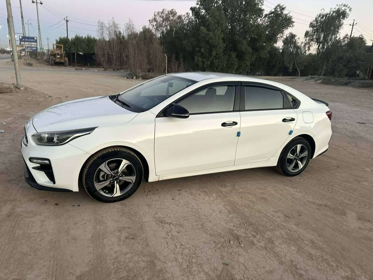 سلام عليكم كيا سيراتو موديل 19مواصفات سياره مري شفط تبريد قطعتين رقم بغداد بسمي ماشيه 70وقابل الزياده سياره مكفوله كفاله عامه صبغ وفتح مكان سياره سماوه رميثه بيع فقط ***********
