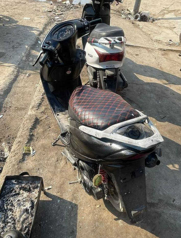 يا جماعة الخير، عندي هاي اللوزة SV Max 140للبيع. الماطور مو مال تجارة ولا مال كد، الماطور مال بيت ونظافته تحجي عنه مثل ما تشوفون بالصور.
ليش هاي الدراجة لازم تشتريها هسة؟
• المكينة: جمرة، لا صوت ولا كتمة، وطيران.
• الشلع: تشلع القلب من قوتها، والرزانة بالشارع 100%.
• المنظر: الفايبر نظيف، الكشن مغلف تغليف ملكي، والتايرات خير من الله.
المصداقية أهم شي (العطل البسيط):
الدراجة ناقصها بس "ملف" وسعره بالسوق 11 ألف دينار بس! يعني تجيب الملف، تشده، وصار عندك ماطور "زيرو" بسعر ما يحلم بيه أحد. أني ما صلحته لأن محتاج المبلغ هسة ومستعجل بالبيع، وهاي فرصة للشراي حتى ياخذها بسعر بلاش ويصلحها بيده ويطمن.
السعر: (150) وقابل للتفاوض شي بسيط جداً للشراي لصدك واللي يجي يخلص.
📍 المكان: (سامراء)
📞 للاتصال: (للمعامله تفضل خاص)


**إذا كنت صاحب هذا الإعلان وتريد حذفه لأي سبب، رجاءا أرسل رسالة إلى الدعم الفني**