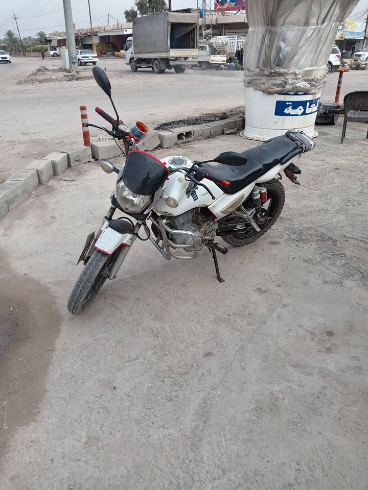 السلام عليكم من رخصة الدمن.  دراجه سنكي. مكينه نضيفه ودراجه كامله من كهربائيات.   مابيها اي خلل بس كابريتر شويه يخربط تنكر سلف وتفحص يلا تاخذ. السعر 700 وبي مجال حك جيه   للتواصل.  ***********
