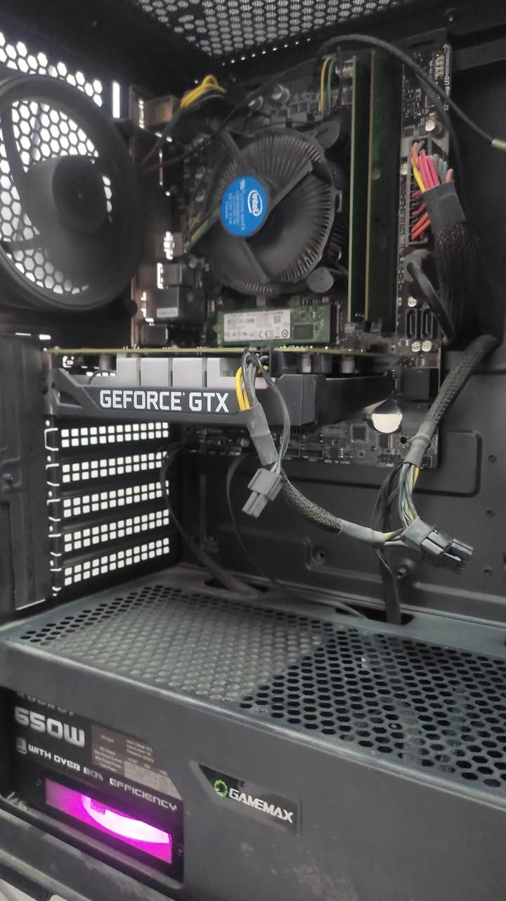 كيس للبيع مرتبة وشغالة
تشغل اغلب الالعاب مثل ريد ديد 2 و كود اوف وار 2018 وراكناروك 

i5 9400f
gtx 1650 super 
16 gb ram ddr4 2666
m.2 128gb 
لوحة الام msi b365m pro vh

سعر 350 الف 
بغداد حي الجهاد 

***********
