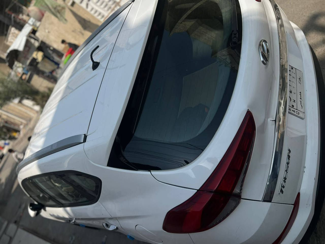 السلام عليكم توسان خليجي مواصفات نص فول 
ماشيه 150 الف 
بيها فقط طخه بالجنطه وضربه خفيفة ب القماره 
لون أبيض 
غير هذه الباقي مكفول 
محرك كير نعمه من الله 
الاتصال ***********
