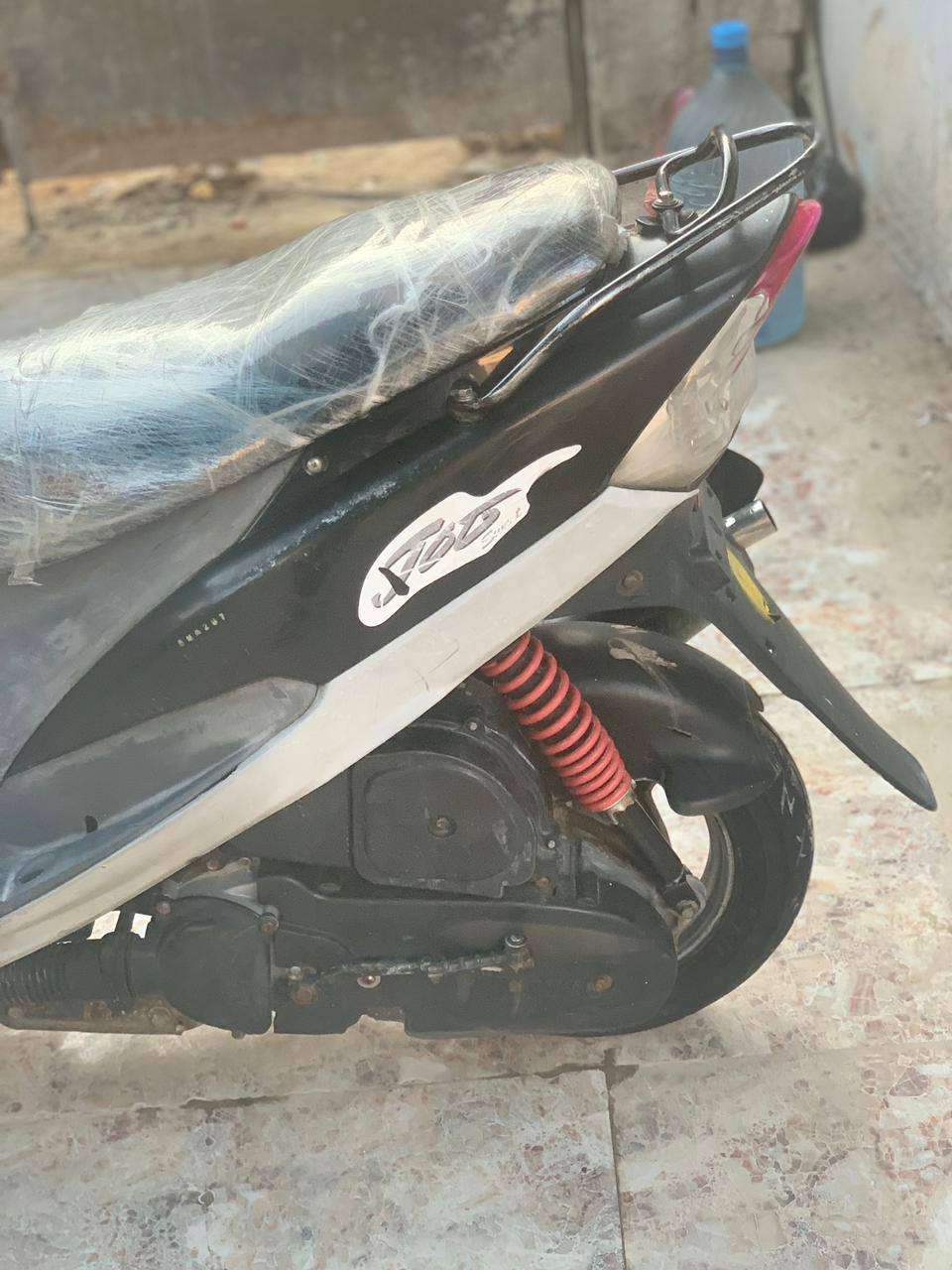 سلام عليكم ماكس منغولي دراجه نضيفه وكل نقص مابيها فقط يرادلها لايت امامي  شلعه معدل خير من الله تايرات جدد كهربائيات شغاله مكينه ناعمه مكاني بغداد المشتل سعر425بيها مجال رقم***********
