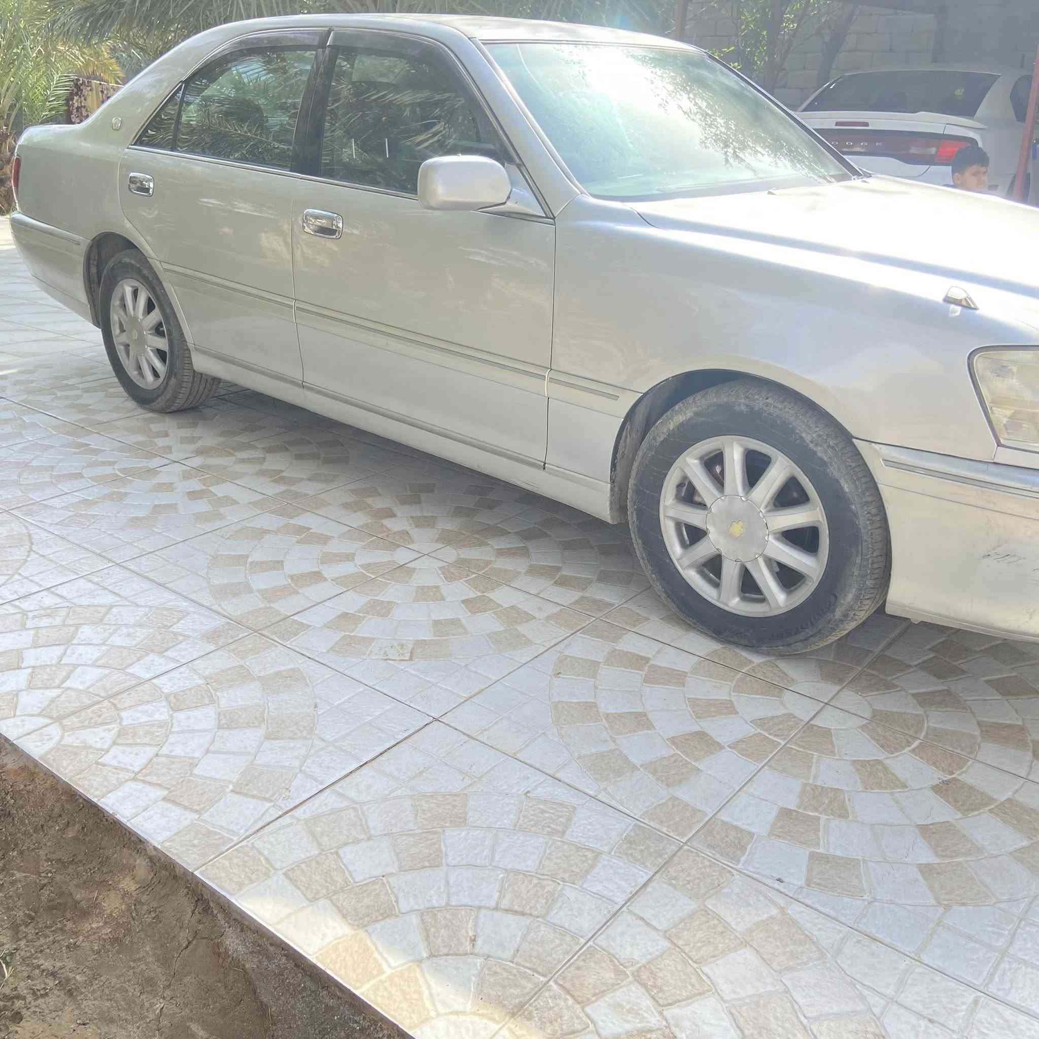 السلام عليكم  سياره جنون  لون سلفر ادوات ادوات متوم شمالي رقم انكليزي وسنويه سياره جديده مكينه كير حداديه توني شاده وره وكدام  تخم تاير مكينه ديفور جبير  سياره كرستال ويل نجمه برده خلفيه  ٣دكم  كصه قماره فقط السعر ٤٥وبيه مجال مكاني ذي قار دوايه ***********
