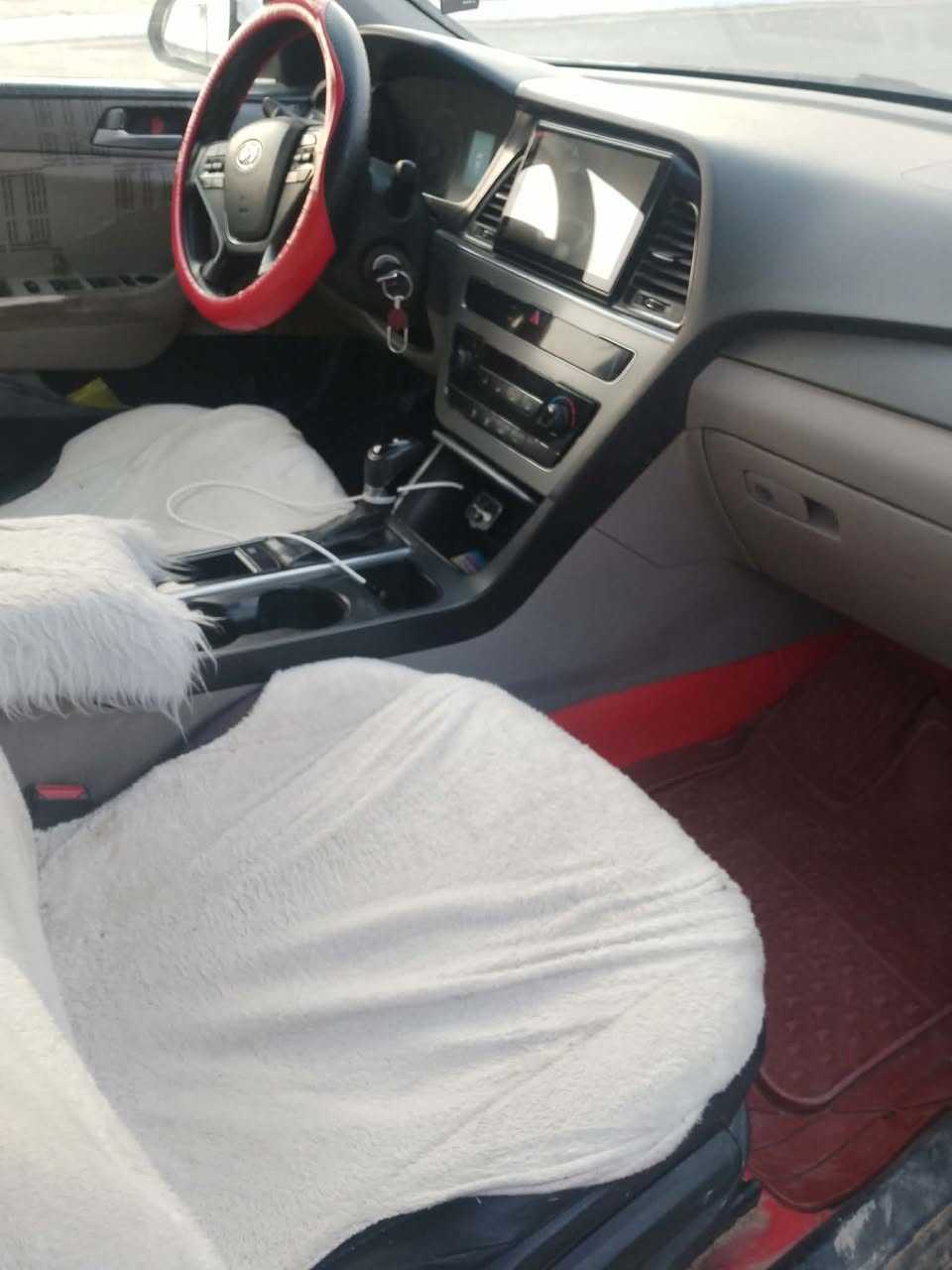 السلام عليكم
 للبيع سوناتا موديل 2015 وراد أمريكي بيه اربع قطع تبريد شغال سياره جاهزه موصفات فول عدا الفتحه السعر ١٢٠ 
غير متواجد ع الفيس ***********
