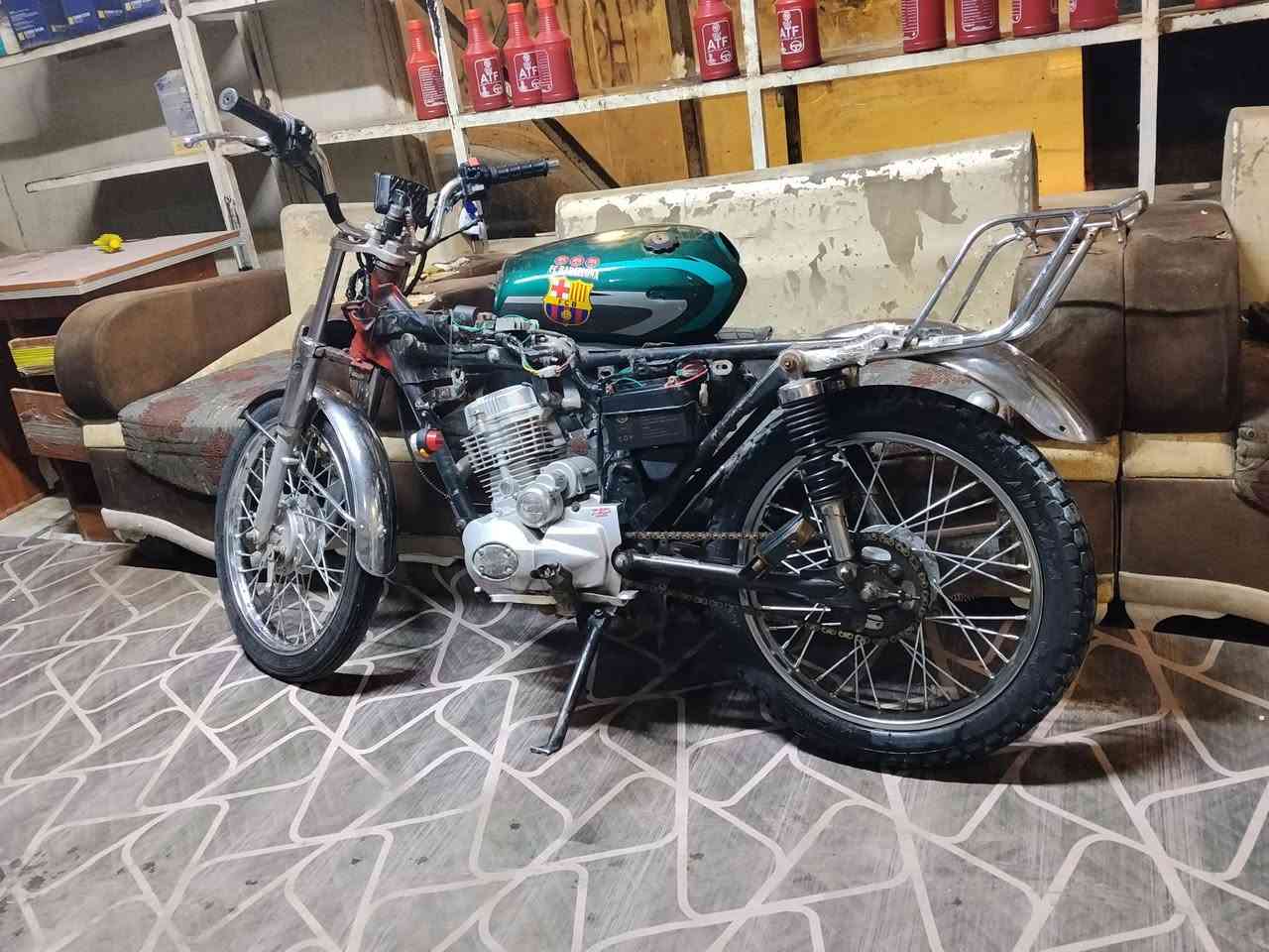 السلام عليكم للبيع دراجه ايراني فول واحد علا واحد دراجه كامله كرهبائيات لايت بك الايت نشرات مرتبه
بيه خيط بخار المكان سفوان سعرها ب400 وبيها مجال

غليل ***********
