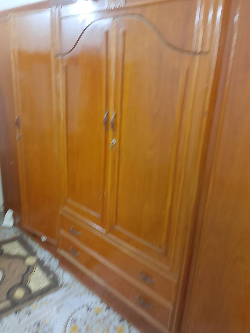 سلام عليكم غرفه للبيع مستعمله تزكام مو سوكي فيها اضرار بسيط سعر مليون و100(***********
