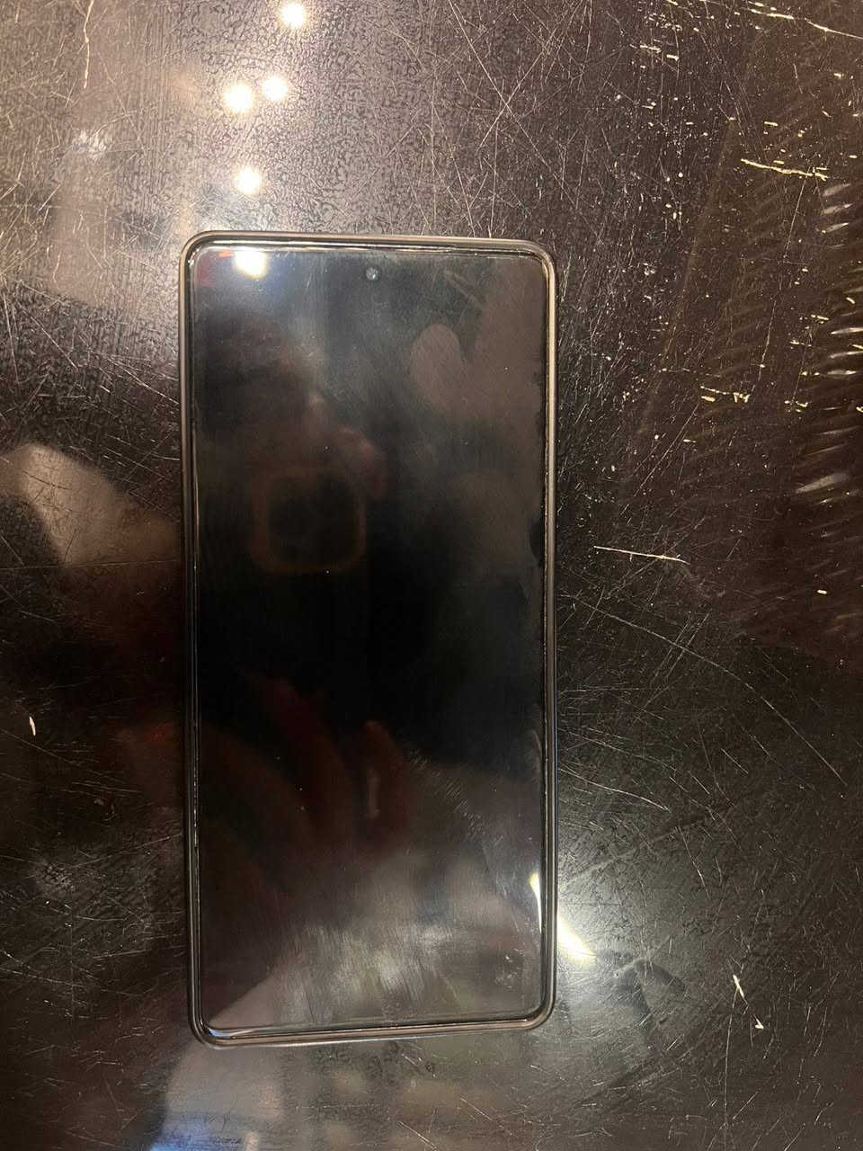 جهاز انفنكس جي تي 20برو
ذاكره 256
بطاريه 5000 يدعم الشحن السريع مع شاحنه 80واط 
صار شهرين من اشتريته واريده اراوس ايفون حته اذا انطي فرق ماكو مشكله
جهاز نضيف 120فريم بلبوبجي.
تواصل ***********
