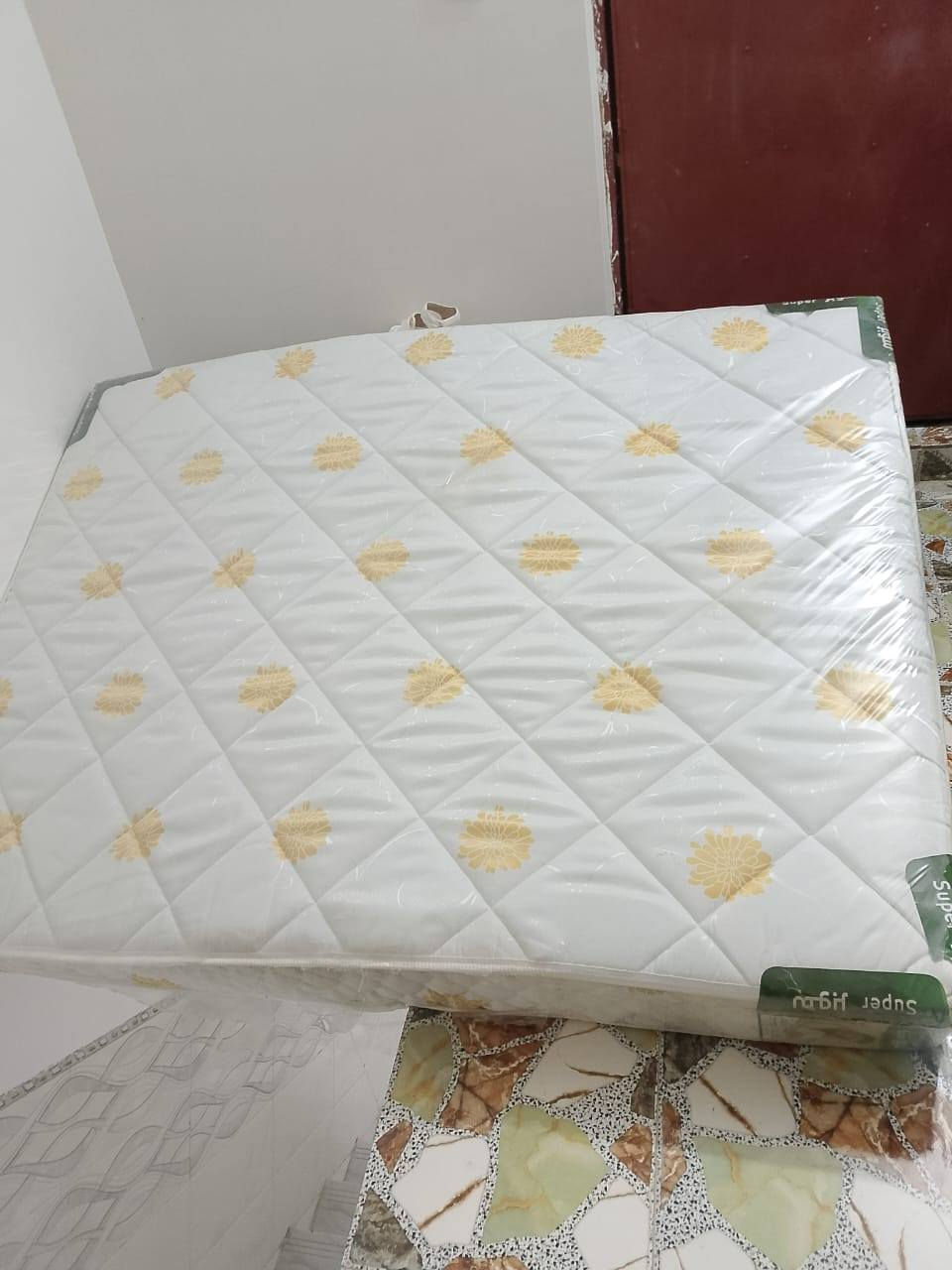 السلام عليكم ورحمة
#مكلف_بالنشر
غرفة اخشاب  مستعملة نظيفة
سعر الغرفة ٣٥٠ الف
دوشك غير مستعمل جديد السعر ٩٠ الف
رقم الهاتف : ***********
