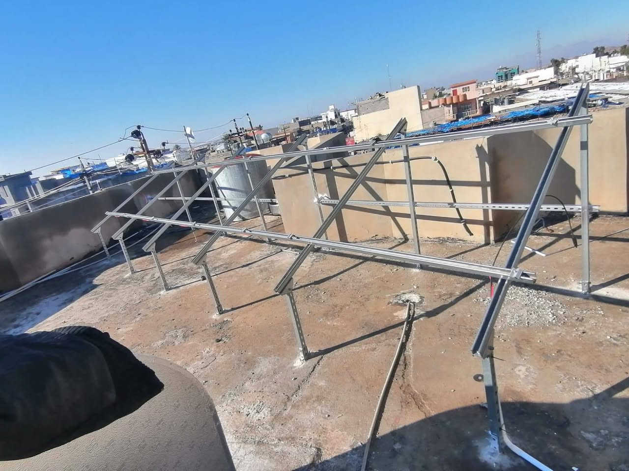 تم بعون الله تنصيب منظومة  طاقة شمسية  في قضاء طوز خورماتو  بواقع (10) امبير نهاري و (10) امبير ليلي 

تتكون المنظومة من :-@

1- الواح نوع لونجي (615) واط عدد (6)   ضمان (10) سنوات 

2- انفيرتر (6)كيلو واط 
ضمان (1) سنة نوع  (  ديا) 

3- بطارية ليثيوم نوع ( جوملي   ) 
 (16) كيلو واط (51.2) فولت
  ضمان (5) سنوات

4- بورد مع قواطع AC و DC مع اسلاك الواح 6 ملم DC
ومن الله التوفيق

العنوان / طوز خورماتو مجاور مطعم وكباب عزيز 

***********
***********
