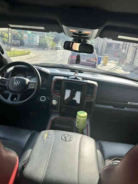 من رخصة الادمن تحياتي الك
السلام عليكم
رام ريبل كلاسك موديل ١٨
حادثها بامريكا سطاب اكسل جهة اليمين وبايدي ضربت البجم 
مبدل بيها بنيد ومصبوغ وصبغ جاملغات ثنين امامية وباب خلفي جهة اليمين 
خشم الشاصي صار بيه تعديل بدون اي تاثير على ميزانية او شي
مواصفات الريبل معروفة جكات شاشة كبيرة حساس خلفي جام خلفي اسود بلادي ميخاسبون عليه المرور عليها سستم اكزوز وهيدرات من امريكا تايرات بفكودرج امريكي جبلي بدون اي وحيف بالمشي تراي وين متريد مبرمجة السيارة وسرعة مفتوحة 
رايد بيع او مراوس بدورانكو موديل ١٨ وفوك 
السعر ٢٦٠ وبيه مجال
متواجد على الفيس
واتساب ***********
