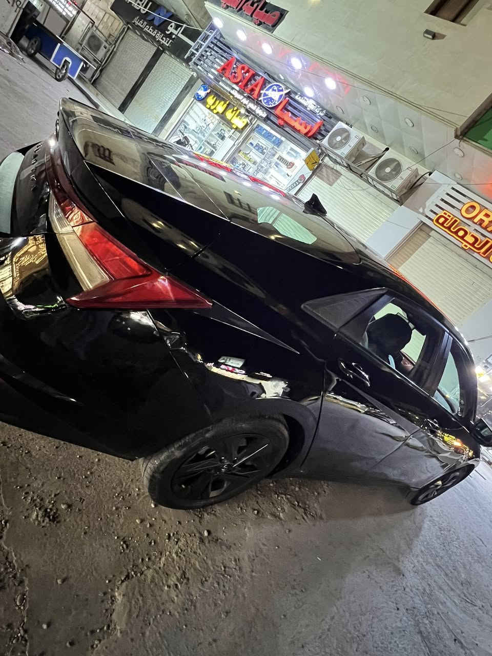 السلام عليكم
🚗 للبيع — Hyundai Elantra 2022 فئة Blue

الموديل: 2022المحرك: 2000 سي سي DOHC دوش  

المواصفات:• شاشة وسطية• كامرة خلفية• تشغيل عن بعد حساسات بارك• Auto Hold• مثبت سرعة• نظام المحافظة على المسار• رادار أمامي• بلوتوث وApple CarPlay لاسلكي
جنطة ذكية تنفتح عند الاقتراب•
رادار تحذيري عند فتح الابواب  اذا سيارة قريبة عليك
سايد بريك بصمة
وبعد هوايه مواصفات بيعا  
      السيارة استخدام شخصي ماشية ١٠٨ كيلو 
 كير محرك كهربائيات كفالة 
الحادث جاملغ وشويه من البنيد نفسهم مصلحات يعني قطعة صبغ وشويه من البنيد بدون تبديل السيارة كلها ليبل واحد صور الحادث وسونار جديد بلمنشور
نقوصات السيارة غاز تبريد وتعديلات بلكشر بوليش بلجديد مسويلها باتري جديد شادلها تراي 
رقمها شمالي تريد تحويل تريد وكالة 
السعر: (١٣٠ ) بيها مجال
للاستفسار: ( ***********)
عنواني زيونة او اعظمية
